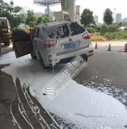 镇江女司机无证驾驶撞毁加油机先后撞倒1名路人及1辆货车