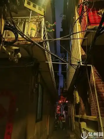 泉州,爱你从白天到黑夜本土文史爱好者组团夜游古城见闻