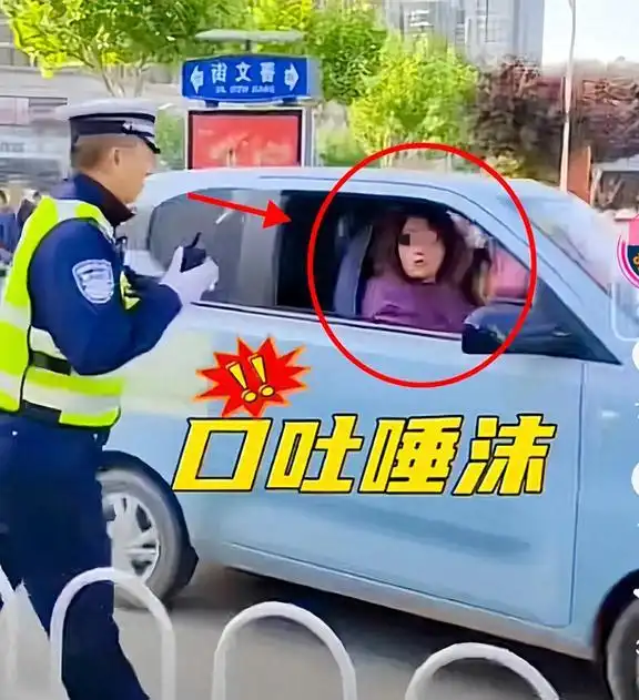 后续女子学校门口驾车冲撞交警,人已抓获,滕州警方评论区沦陷