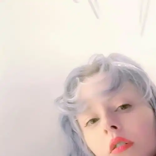 小龙女又与女友秀恩爱,她真的瘦太多了