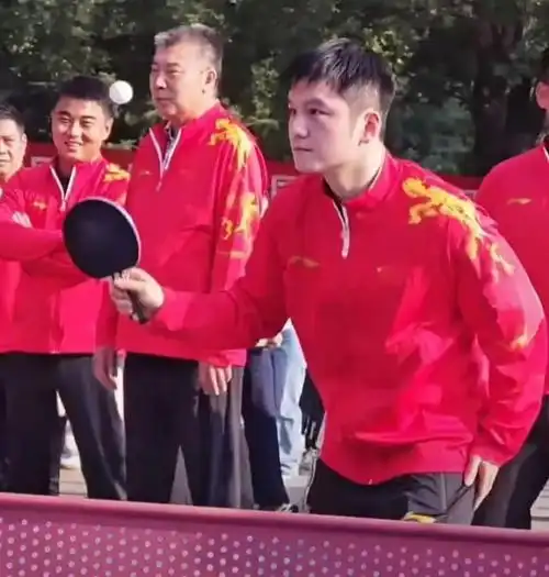 国乒庆阳活动照曝光王皓樊振东人品好爱国情怀很高
