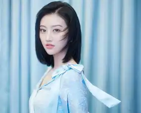 景甜穿一袭蓝色连衣裙秀白皙美腿比心玩自拍笑容甜美女神范十足