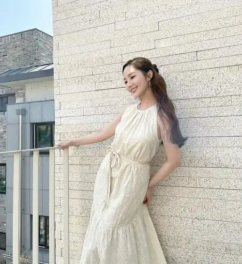朴敏英晒照好身材吸睛,温柔仙气笑容甜美,颜值依旧在线