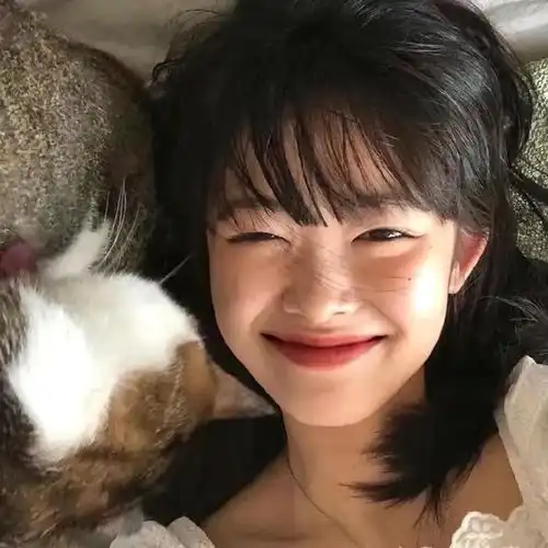 那些笑容治愈的美女头像