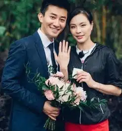 33岁吴敏霞近照,发福成大妈不敢认,而作为师姐的她却美的开挂