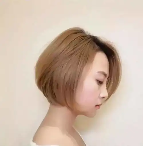 最新减龄的短发,自然蓬松又显脸小,适合大部分脸型的女生剪