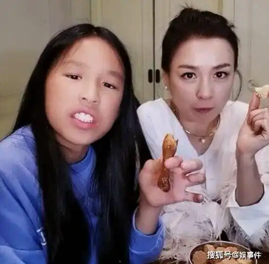 曾被骂丑的张庭女儿曝近照化浓妆撞脸钟丽缇