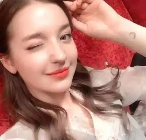 这个俄罗斯小姐姐美得像天使,看完感觉要恋爱了