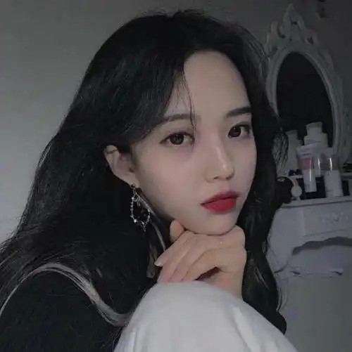 搞笑段子下班等公交车的时候,一个美女过来问话