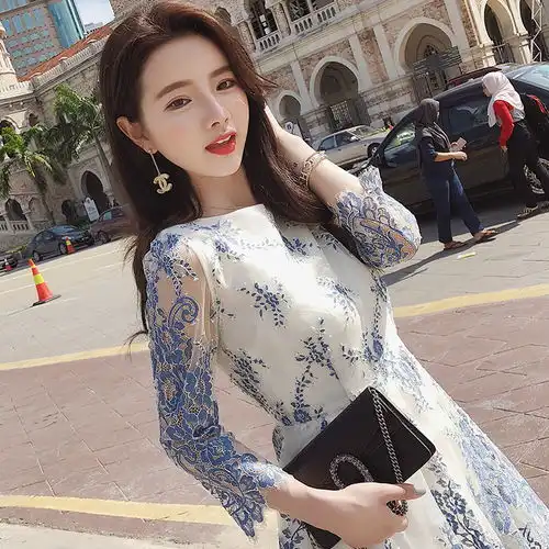 仙气的蕾丝连衣裙,轻盈细腻,充满温柔甜美的气息