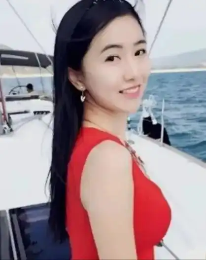 翟欣欣20张高清照片要提防女人骗你,越是好看的女人越会骗人