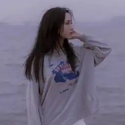 女生海边一个人看海头像