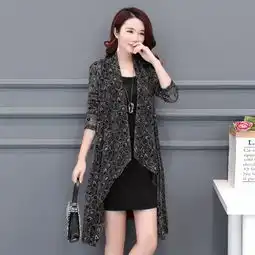 还穿套装五一放假穿新上架气质女装出游玩,连背影都美出新高度
