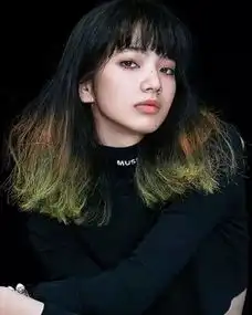 就爱这种反差萌3位众人心目中的厌世脸女神,其实是融化人心的爱笑女孩