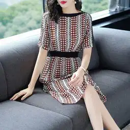 看了一眼就很喜欢的连衣裙,上身尽显优雅迷人的女人味