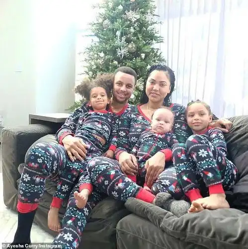 不顾封路,他们要比总统先走库里家人与巴黎警察发生冲突,称4个月儿子被打