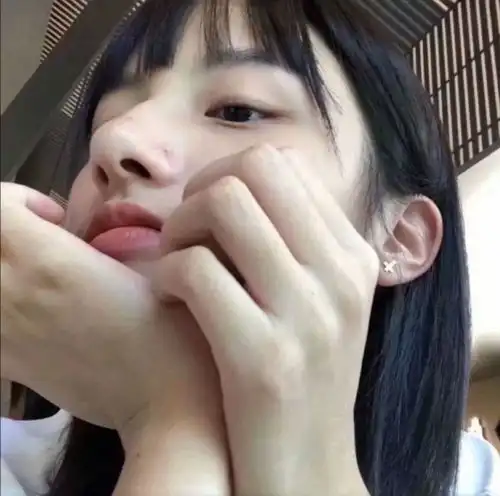 又纯又欲的女生头像