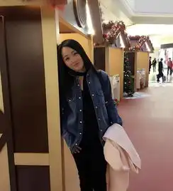 杨钰莹靠圣诞屋晒照自称生活需要童话式的想象