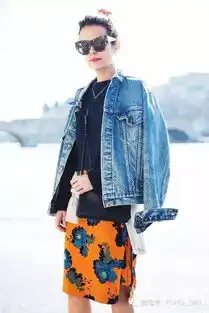 逛时装周秒杀菲林的手绘牛仔外套