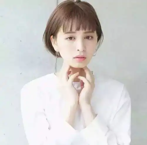 剪这100款短发,不老气还很时尚