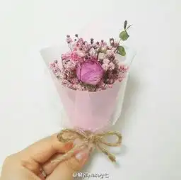 头像女手拿花图片