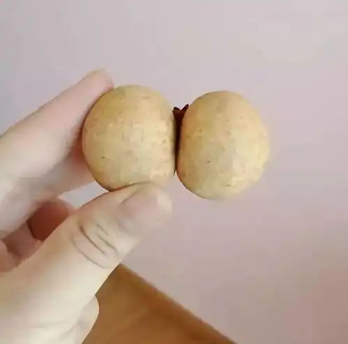 女子因男友一心打游戏,为报复只穿内衣出门,没想到