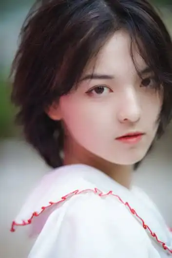 扑面而来的青春索尼微单镜头下的00后美少女