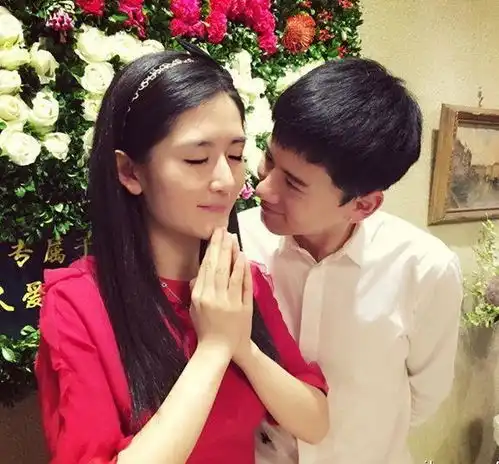 谢娜晒女儿趣味对话,跳跳嫌妹妹会把纸杯看倒,俏俏幽默回应