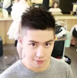 你还在剪原来的短发2019年流行的型男发型,女生也对你痴迷