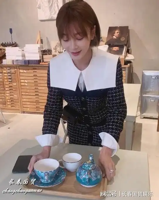 曹云金32岁前妻近照曝光,端庄优雅气质好,离婚后独自抚养女儿