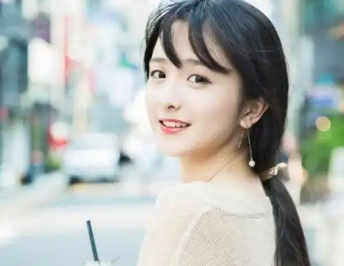 哥,明年我结婚,你们住这不方便滚,这是我和你嫂子的家