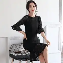 高挑又显瘦,适合中年女性穿的几款气质搭配