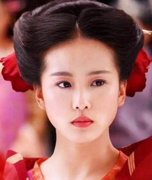 刘诗诗生图法令纹挡不住,脸部圆润似发福,和演仙剑时判若两人
