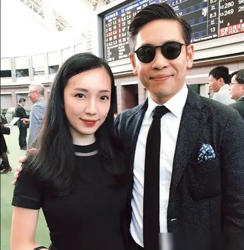 霍启刚堂妹霍咏诗官宣怀孕,肚大如箩四肢纤瘦状态佳,颜值不输女星