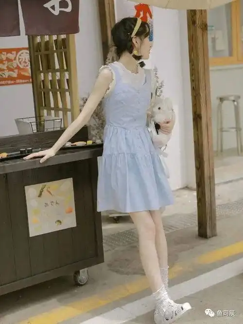 元气少女都爱穿的吊带裙,日系复古,俏皮又灵动,美如初恋女友