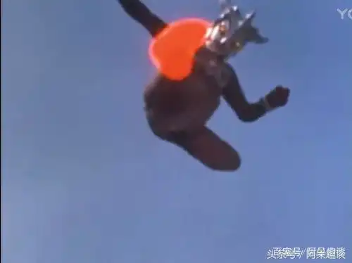 奥特曼,附身在美女身上的狼男,被雷欧狮子座的咆哮化解