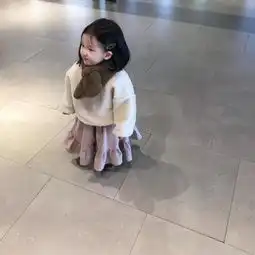 养女儿到底有多幸福来看3岁宝宝的自拍穿搭
