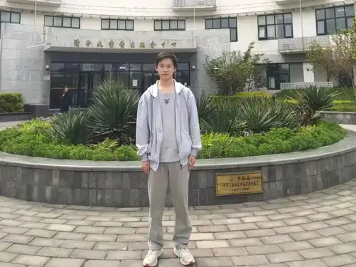 搬砖男孩从清华毕业了,他的去向是