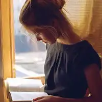 干净知性的的欧美女生头像,让人看起来非常温暖的女人