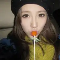 酷酷的小孩子吃东西的照片微信头像图片大全