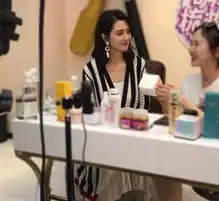 组图少女感满满洪欣懒理张丹峰绯闻受访笑靥如花心情大好