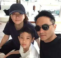 哭笑不得港媒曝袁咏仪13岁儿子恋情,长发美女竟是男儿身