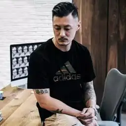 滨沙购物广场男装上新踏青正当时,帅气男人装,让你变身做今夏最潮的仔