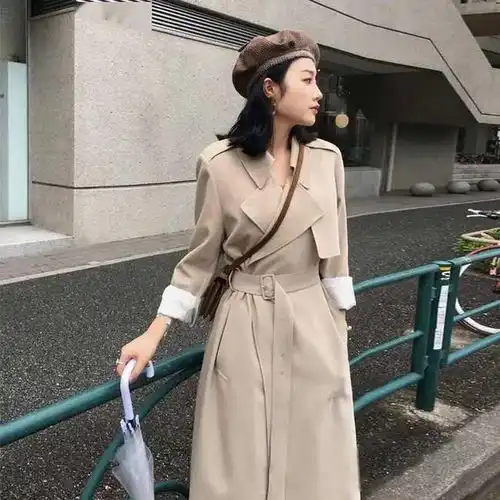 中年女人怎么搭配风衣想要提升自身气质,可以考虑以下3个公式