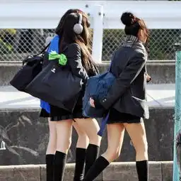 日韩女高制服pk,你爱窄裙还是水手服