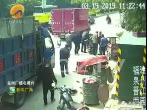目瞪口呆办丧事的冰棺,被陌生男子当街砸开竟然是为了