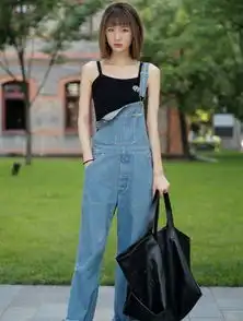 街拍小姐姐给墨镜戴配饰就算了,脚下兔毛鞋还巨显白和时髦