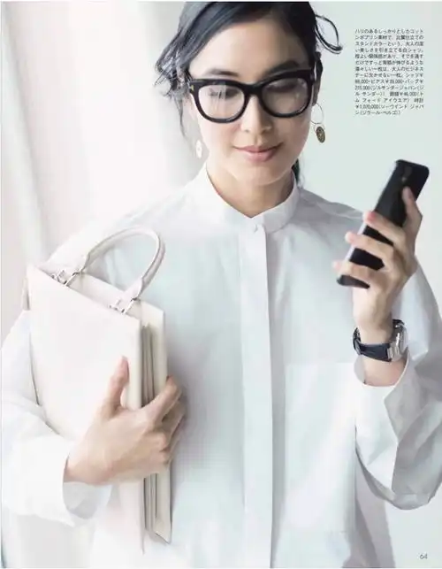 中年女人穿白衬衫,版型宽松一点更合适,穿得清爽又显瘦