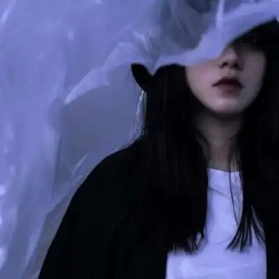 女头好想一直躲在黑暗里