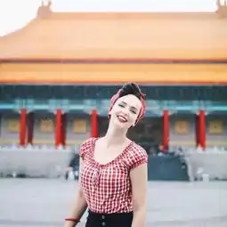 90后女孩复古造型爆红ins,每张照片都是一种惊艳的美.....